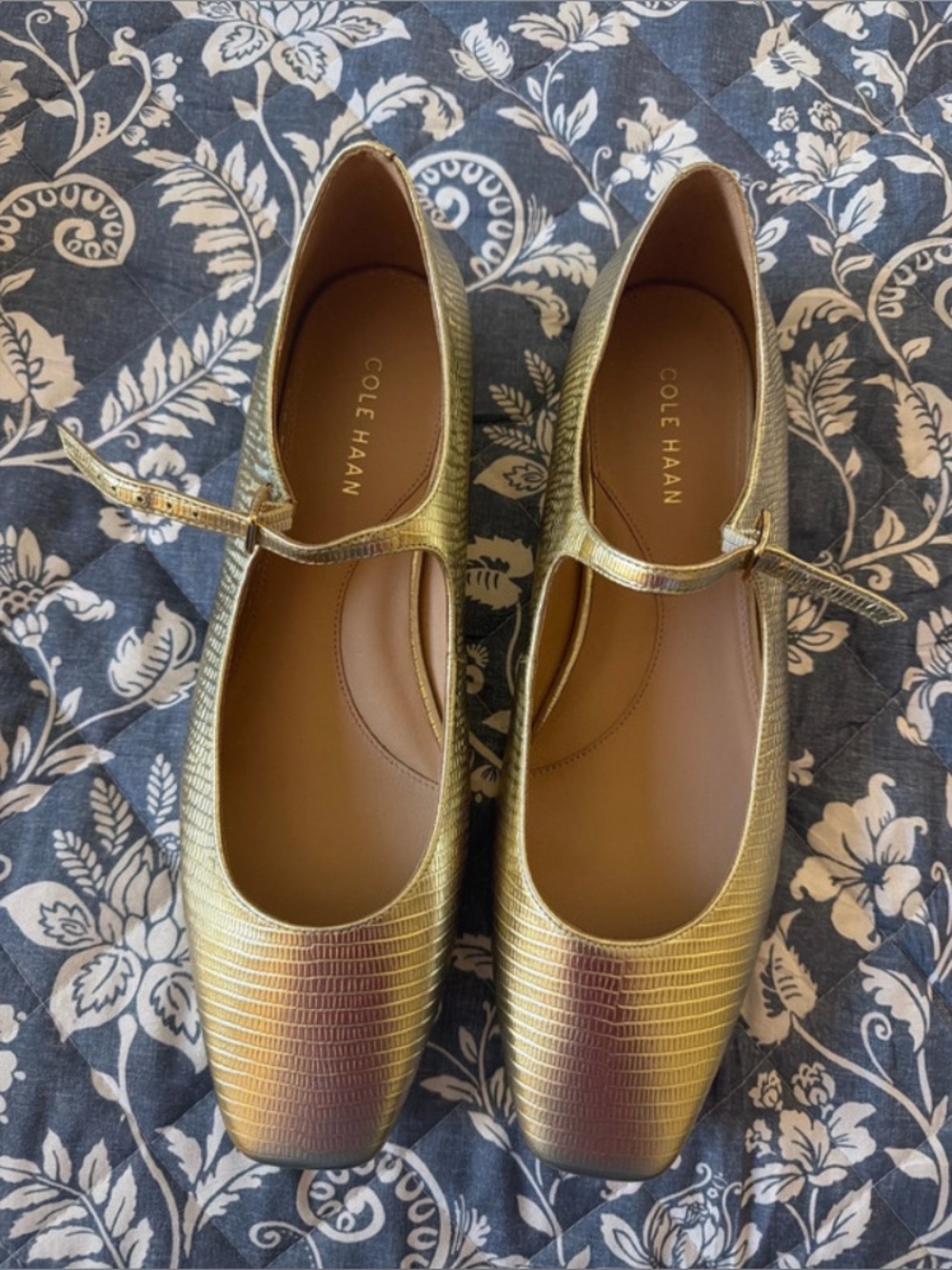 COLE HAHN MARY JANE SHOES GOLD NWT SIZE 9.5